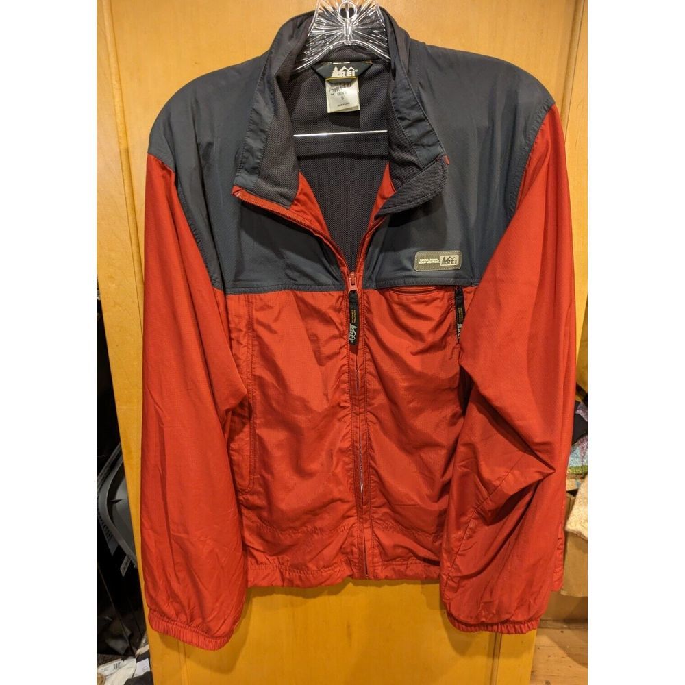 Mens REI windbreaker jacket size Small Rust Orange full zip